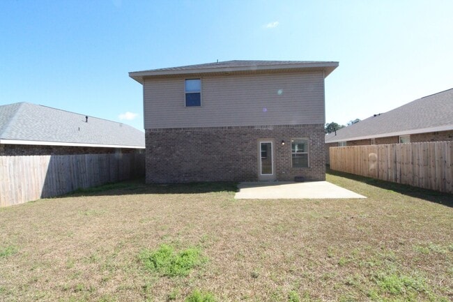 Building Photo - 4-Bedroom, 2.5-Bath Home in Southwest Pens...