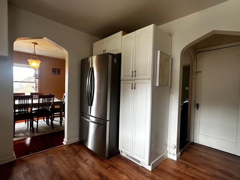 Building Photo - 1526 Edwards St