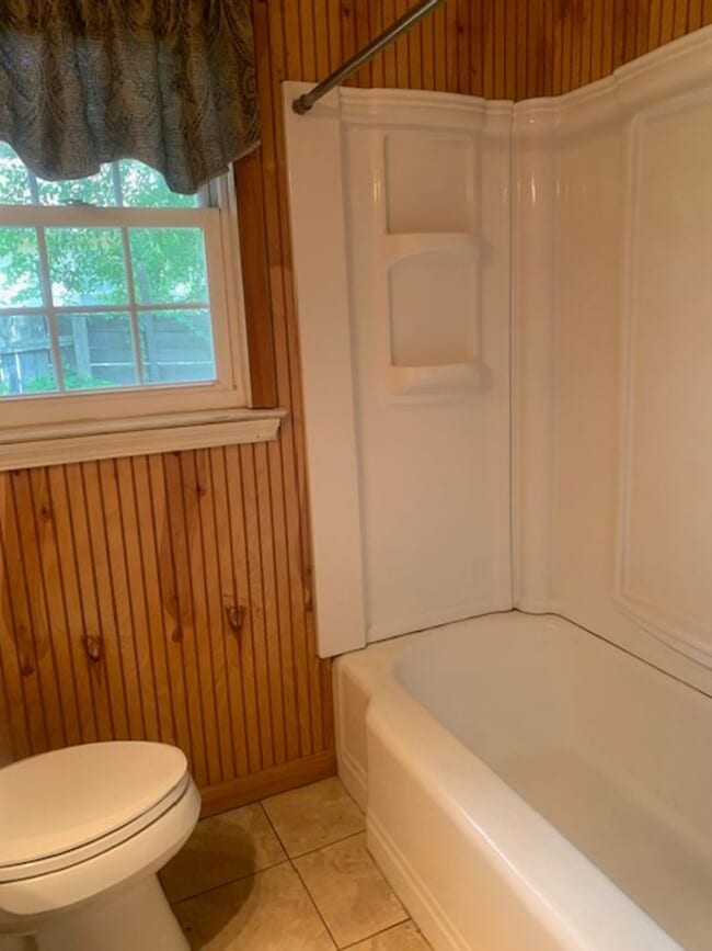 Building Photo - 2-Bedroom, 1-Bath House