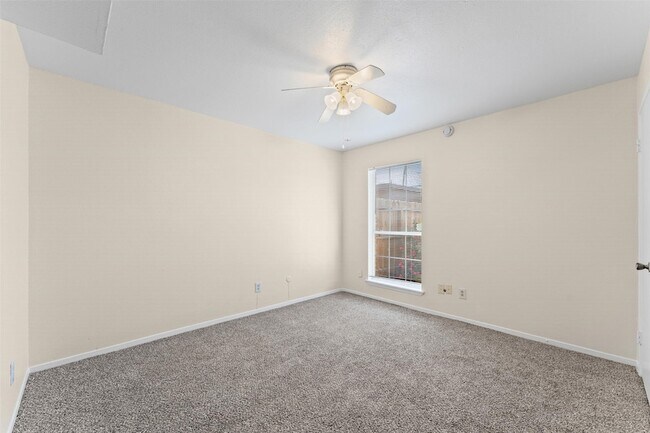 Building Photo - 1076 Willow Oaks Cir
