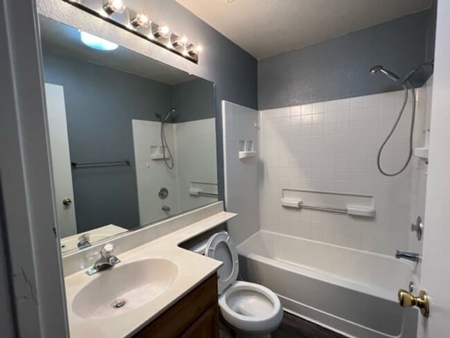 Building Photo - Gated Community in Elk Grove