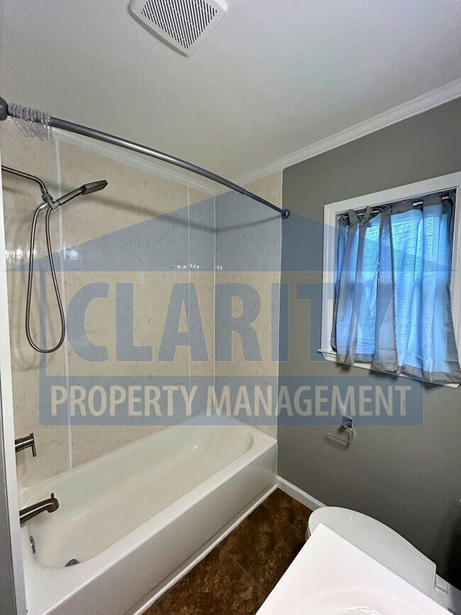 Building Photo - Single level! Two bedrooms!