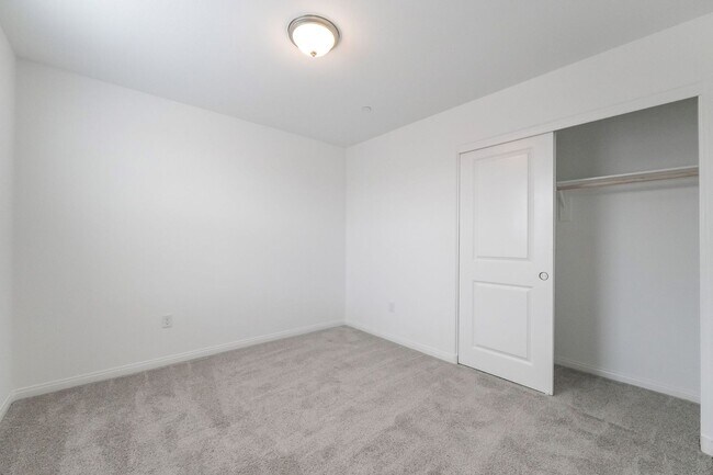 Building Photo - Goregous Brand New 4 Bedroom For Lease!