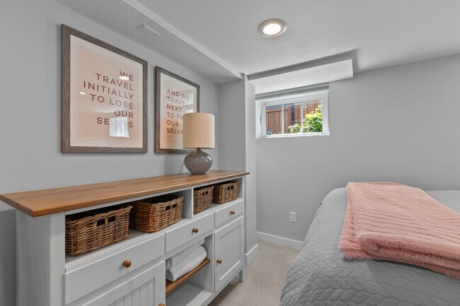 Building Photo - 3bd/1.75ba Seattle Home