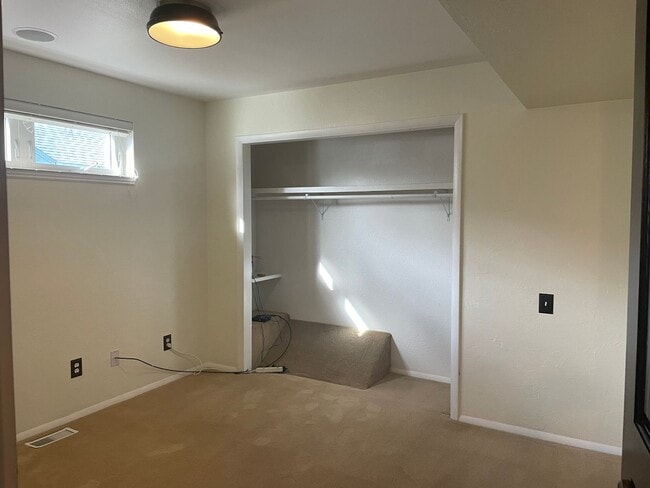 Building Photo - 15 Alderson Ave