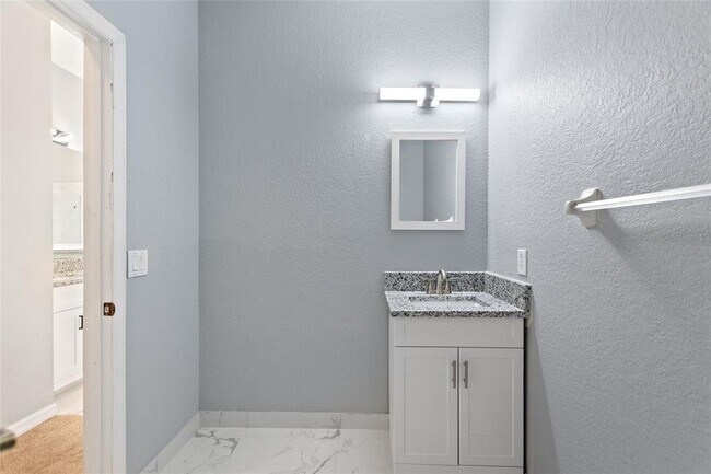 Building Photo - 546 Windsor Pl