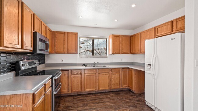 Building Photo - 6428 Buckaroo Loop