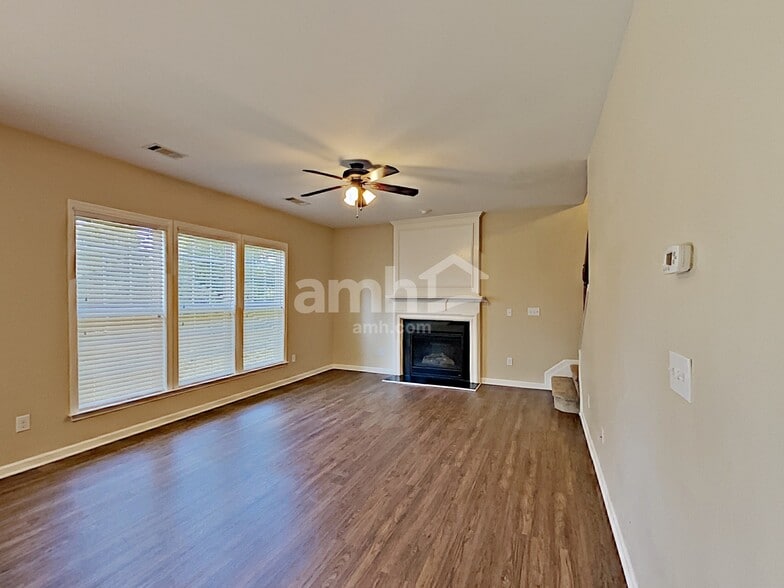 Building Photo - 818 Poplar Ter