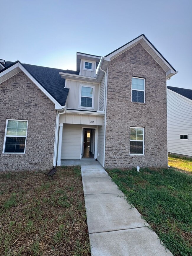 Building Photo - 207 Mountaindale Dr
