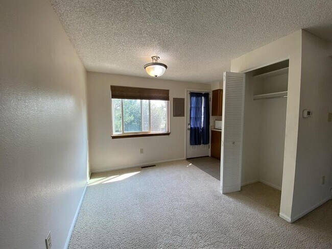 Building Photo - 2551 Sagebrush Ave