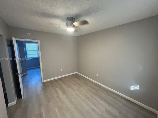 Building Photo - 1720 NW 1st Pl