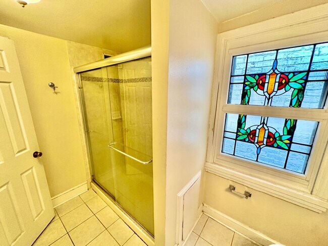 Building Photo - Glamorous Georgetown 2 Bedroom Historic Row Home with Patio