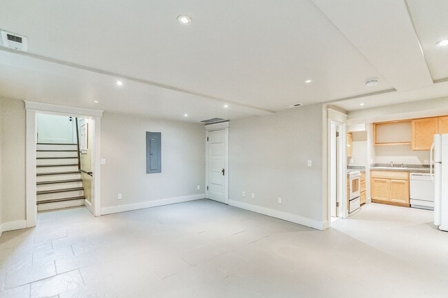 Building Photo - Utilities included!