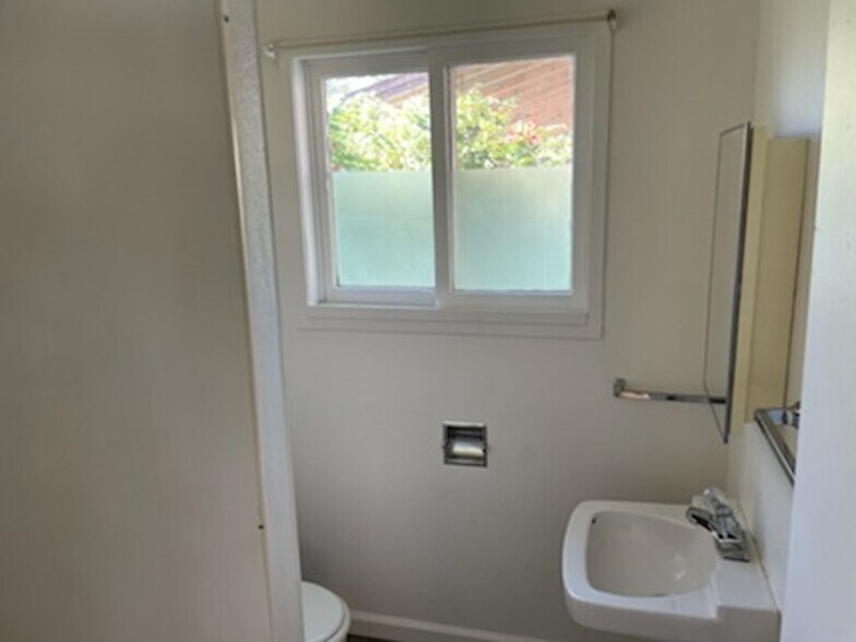 Building Photo - Arrowhead