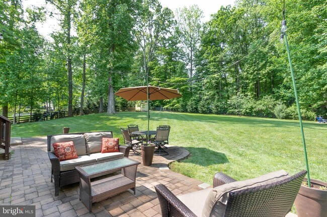 Building Photo - 8061 Side Hill Dr