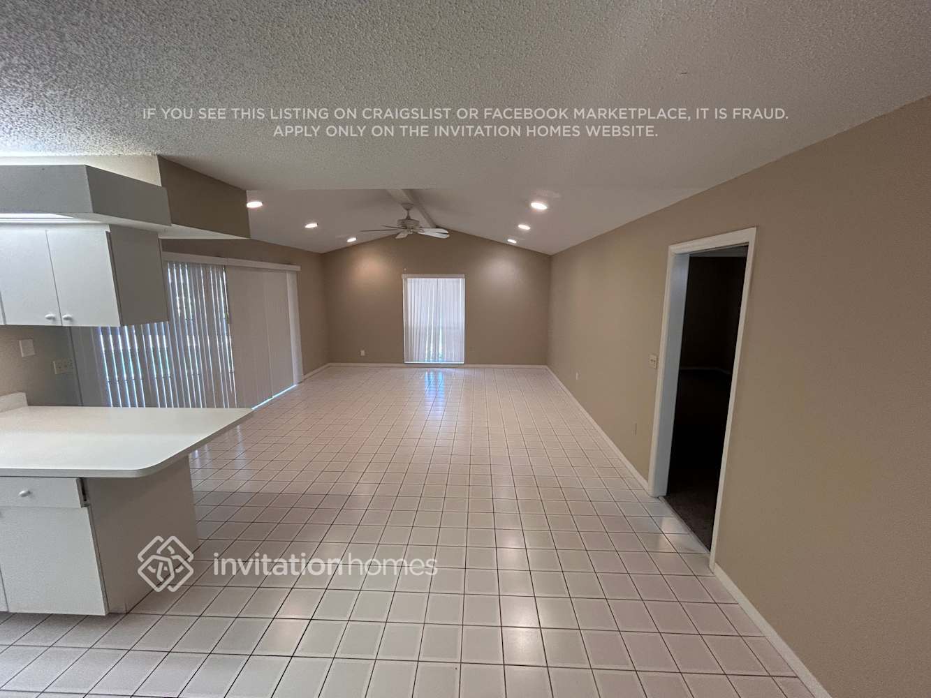 Building Photo - 5697 Country Lakes Dr
