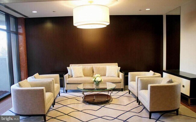 Building Photo - 1530 Key Blvd