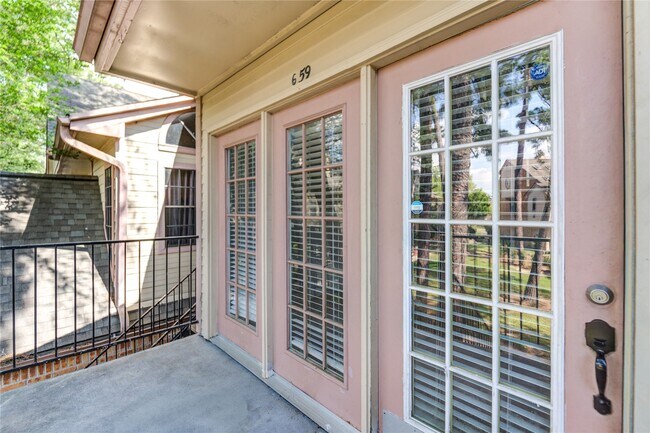 Building Photo - 16800 Sugar Pine Dr