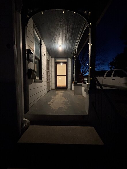 Building Photo - 340 N Franklin St