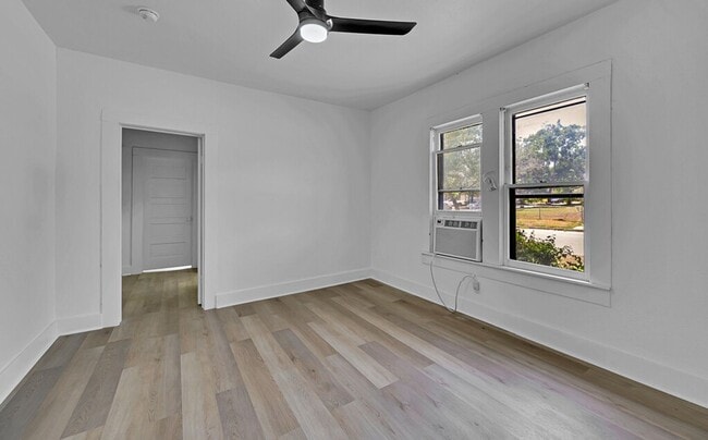 Building Photo - Spacious 3 Bed - 1 Bath House Near Downtown