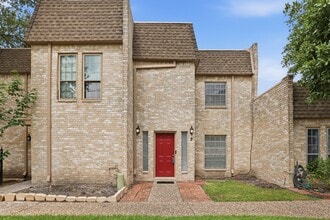 Building Photo - 2 River Creek Way
