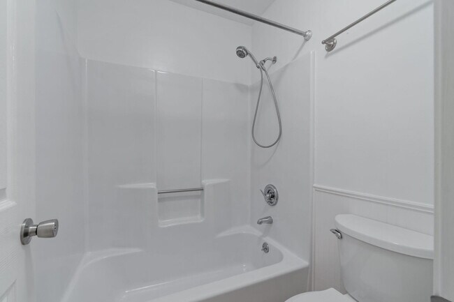 Building Photo - 502 Krest Dr