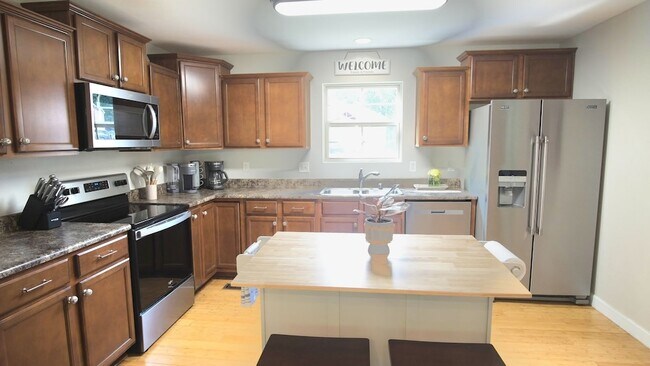 Building Photo - 283 Shiloh Ln