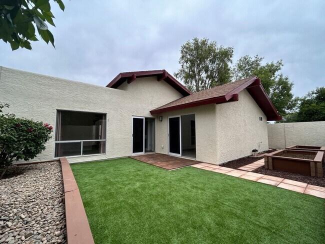 Building Photo - 11606 N 30th Ave