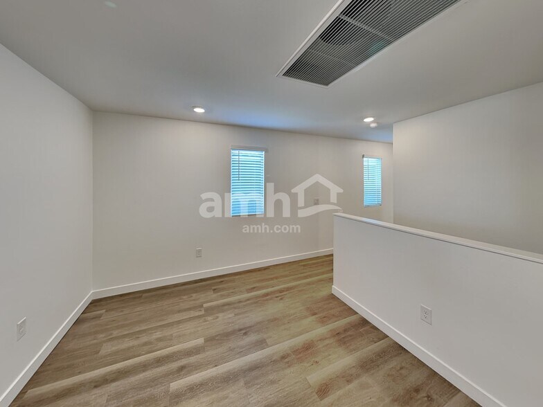 Building Photo - 9555 Harkes Dr