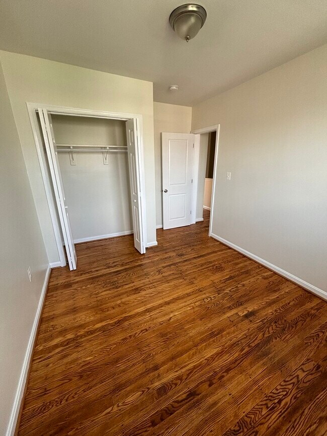 Building Photo - 3 Bedroom Townhome, 21206