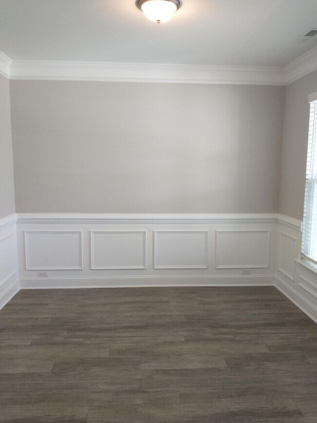 Building Photo - Coming Soon - Gorgeous Home with 4 bedroom, 2.5 bath and large loft area!