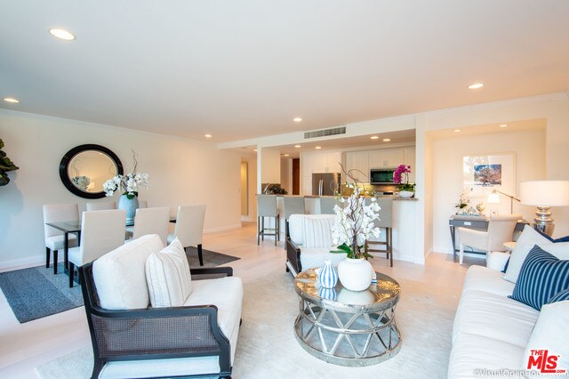 Livingroom - 2222 Avenue of the Stars