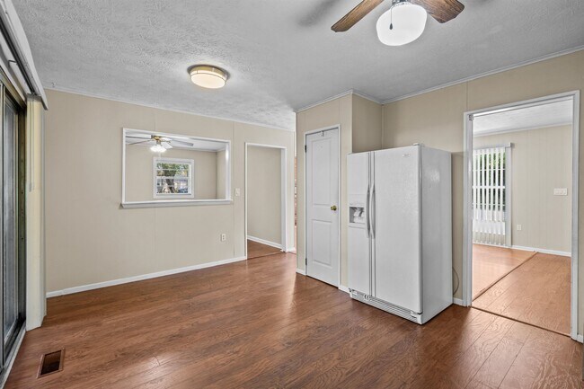 Building Photo - 253 Cowry Rd