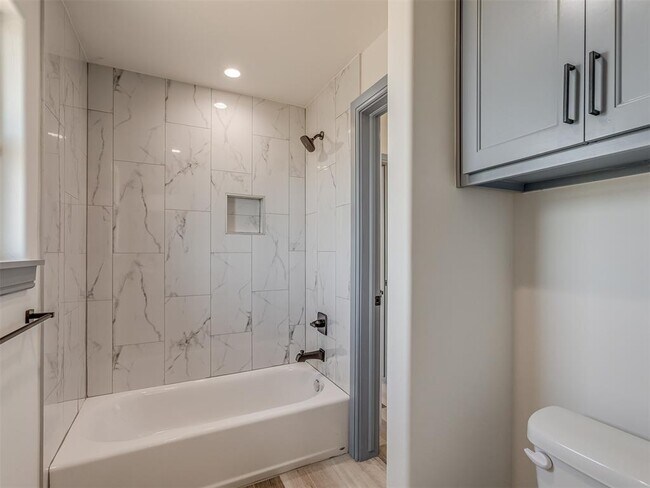 Building Photo - 9332 SW 33rd Pl