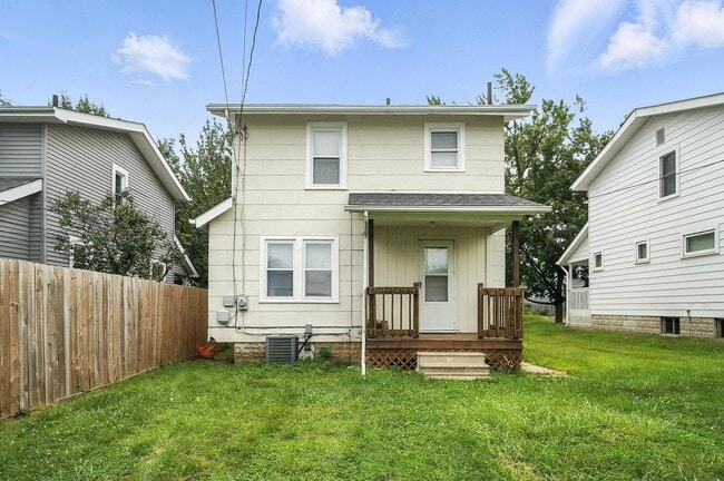 Building Photo - 825 S Terrace Ave
