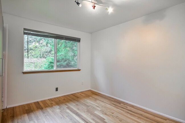 Building Photo - 4020 156th Ave SE