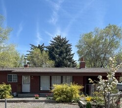 Building Photo - Bench Location Just Minutes to Downtown an...