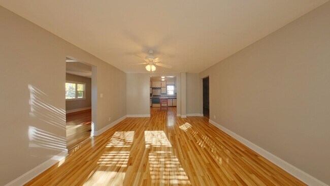 Building Photo - 3 Bedroom Home