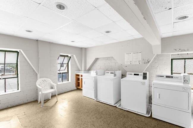 Interior Photo - Charleston Court