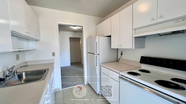 Building Photo - Waterfront 1 bedroom located at the resort style Watergate complex included ameneties, water, gar...