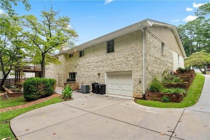 Building Photo - 2760 Caraway Dr