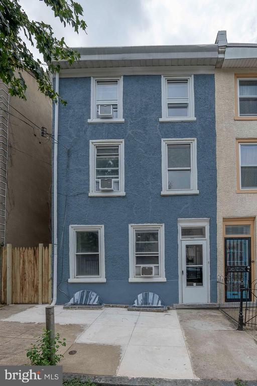 Building Photo - 201 Dupont St