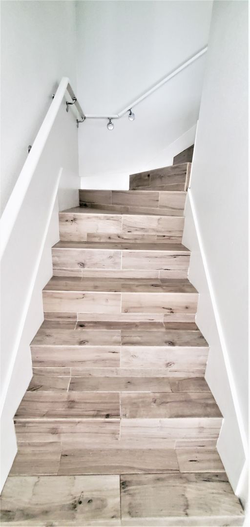 Building Photo - 701 E. 4th St.