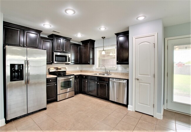 Building Photo - 24603 Rolling Vista Dr