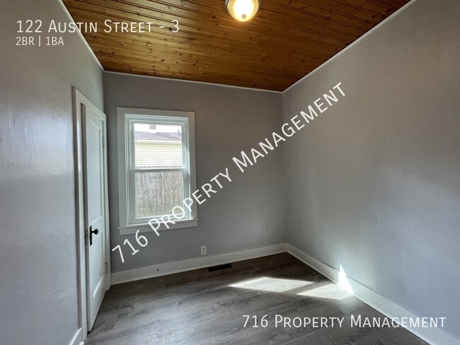 Building Photo - Recently Renovated Gem Near Niagara Street!