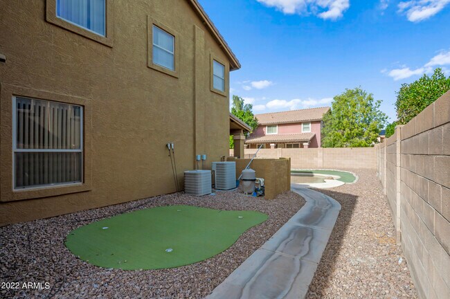 Building Photo - 2684 E Birchwood Pl
