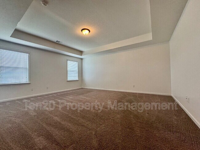 Building Photo - 5037 Lexington Ln