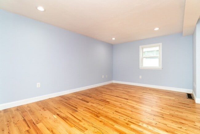 Building Photo - 15 Buckingham St