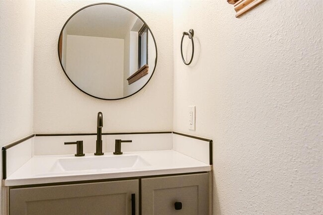 Building Photo - 11210 Deadoak Ln