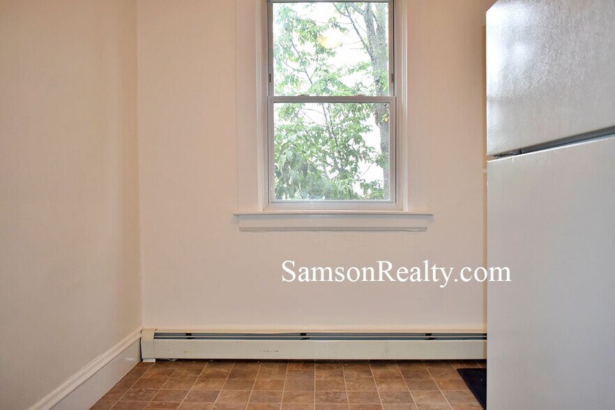 Building Photo - 40 Sessions St